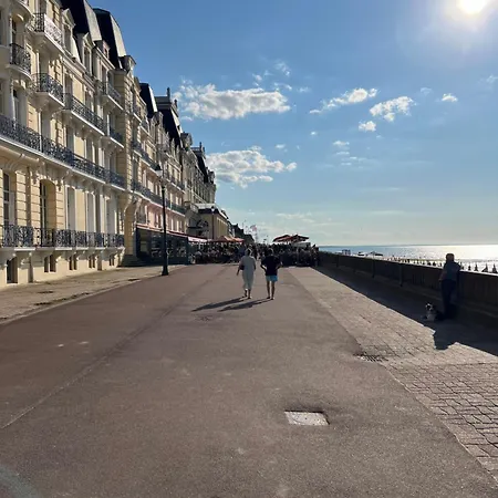 Logement Cosy Avec Jardin Cabourg Exterior photo